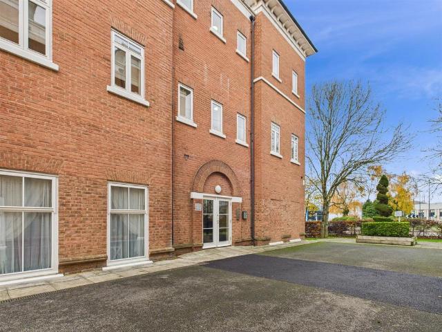 2 bedroom flat for sale
