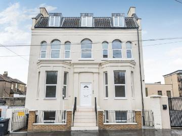 2 bedroom flat for sale