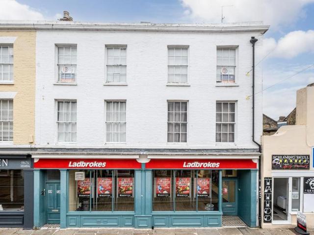 2 bedroom flat for sale