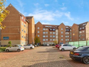 2 bedroom flat for sale