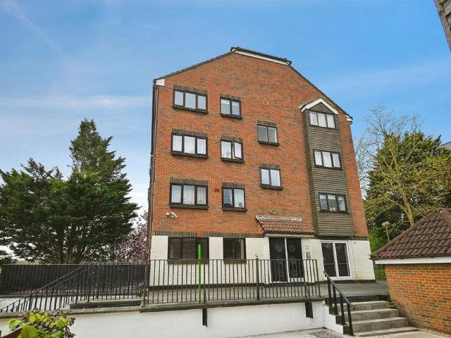 2 bedroom flat for sale