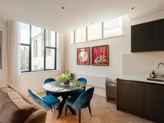 2 bedroom flat for sale
