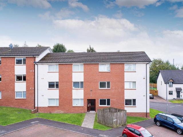 2 bedroom ground flat for sale