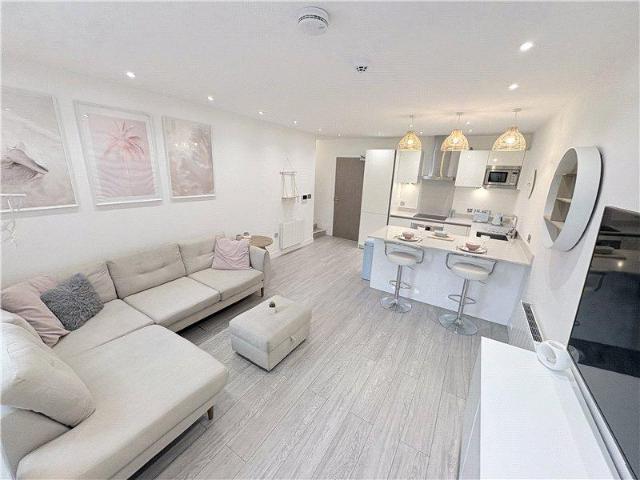 2 bedroom flat for sale