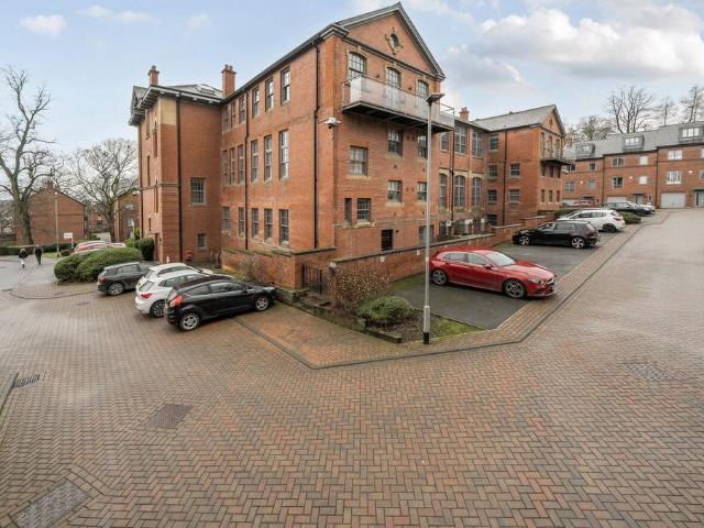 2 bedroom flat for sale
