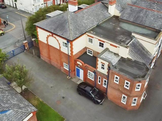 2 bedroom flat for sale