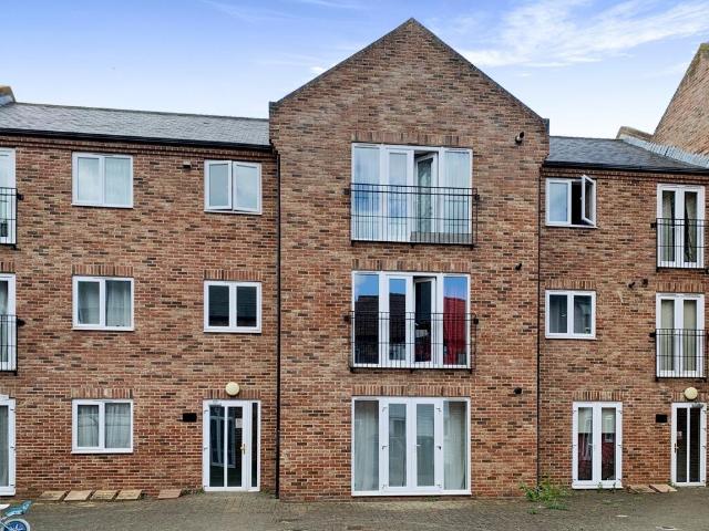 2 bedroom flat for sale