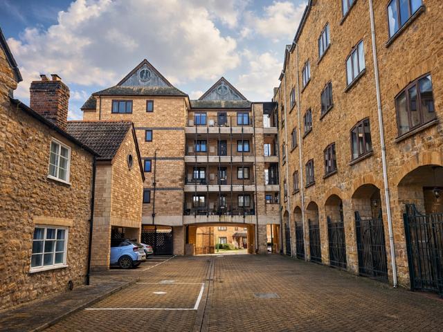 2 bedroom flat for sale