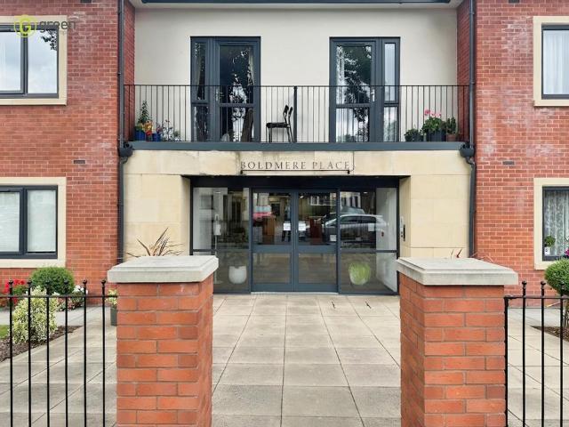 2 bedroom flat for sale