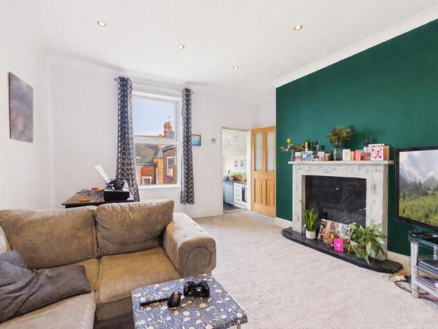 2 bedroom flat for sale