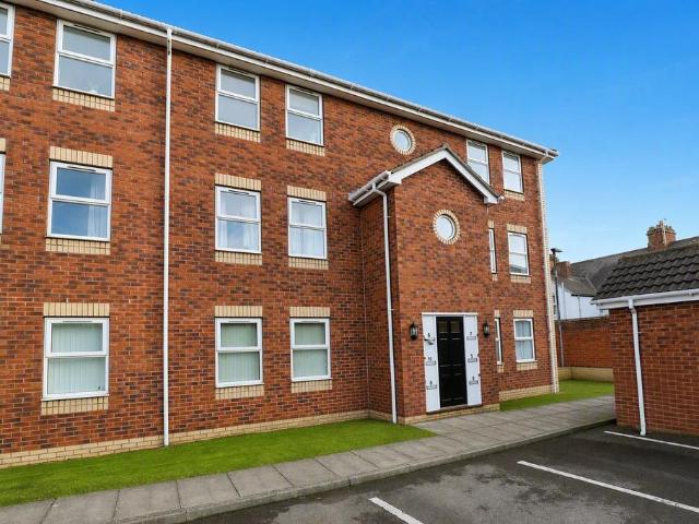 2 bedroom flat for sale