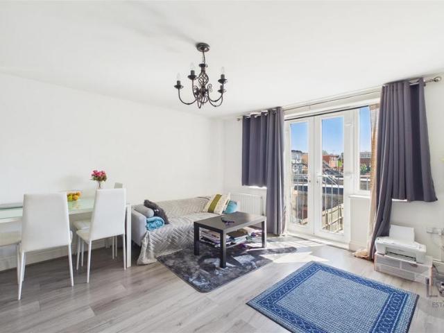 2 bedroom flat for sale