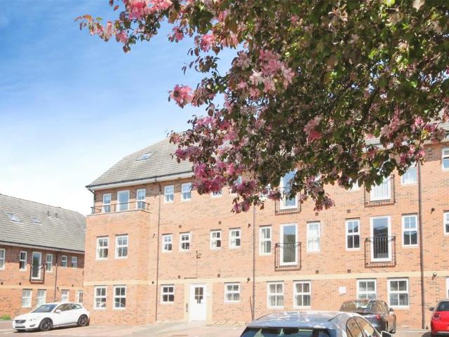2 bedroom flat for sale