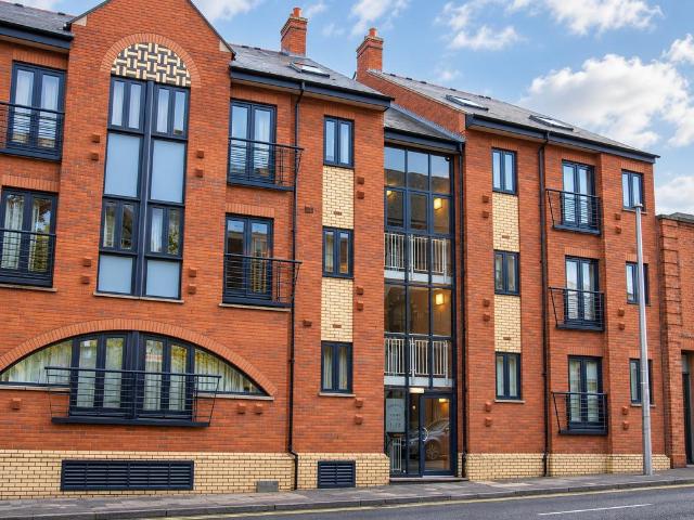 2 bedroom flat for sale