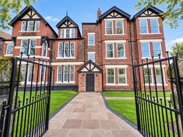2 bedroom flat for sale