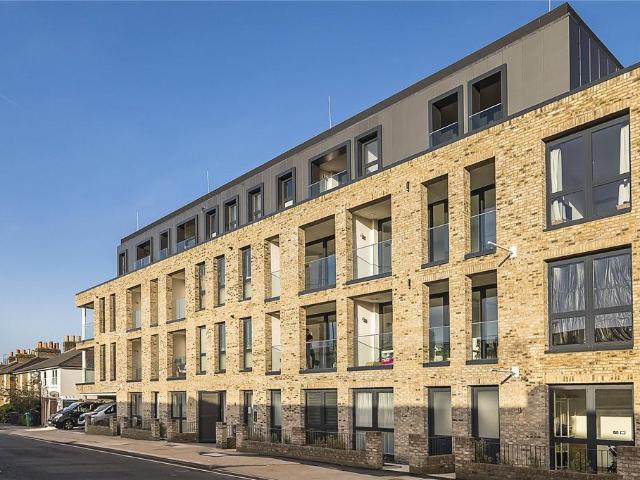 2 bedroom flat for sale