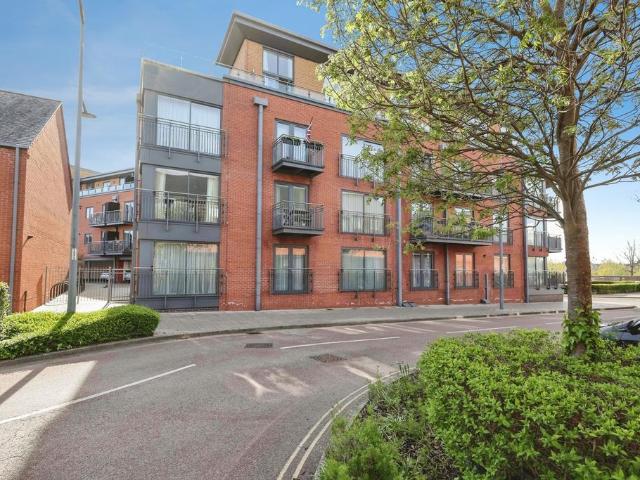 2 bedroom flat for sale