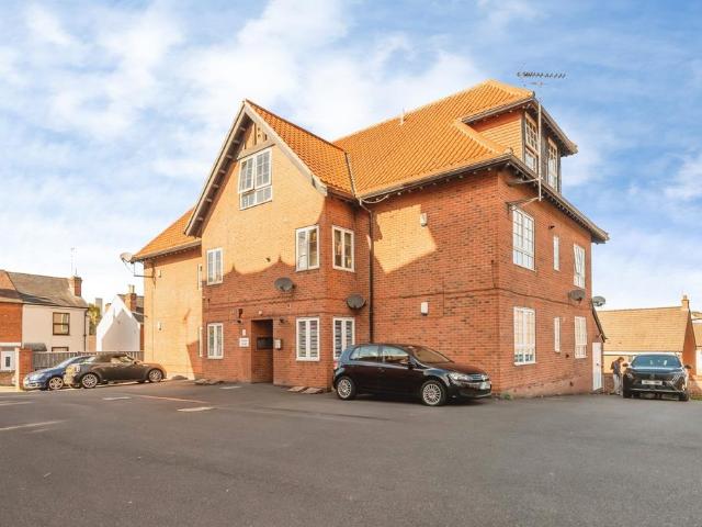 2 bedroom flat for sale