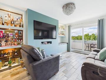 2 bedroom flat for sale