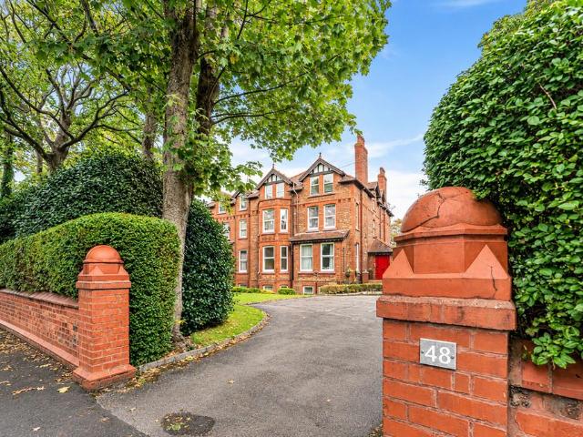 2 bedroom flat for sale
