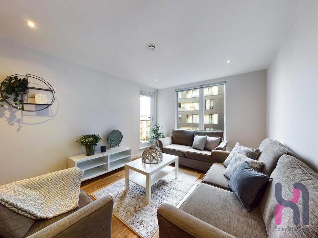 2 bedroom flat for sale
