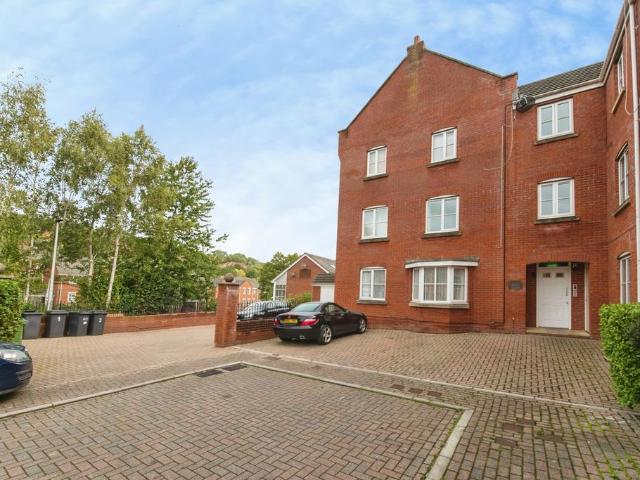 2 bedroom flat for sale