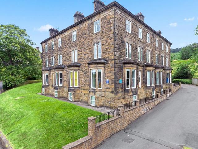 2 bedroom flat for sale
