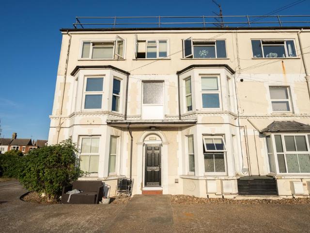 2 bedroom flat for sale