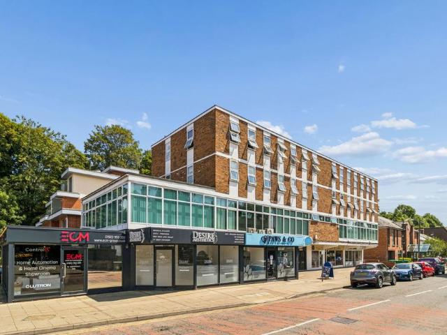 2 bedroom flat for sale