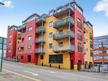 2 bedroom flat for sale