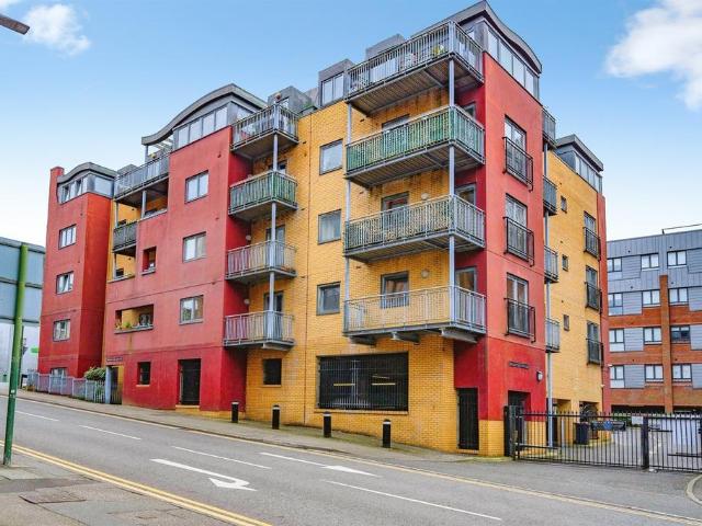 2 bedroom flat for sale