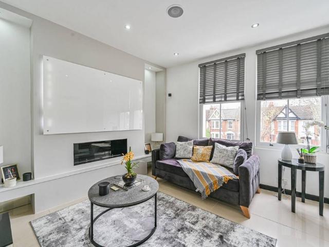 2 bedroom flat for sale