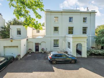 Cheltenham, Gloucestershire county, Southdowns