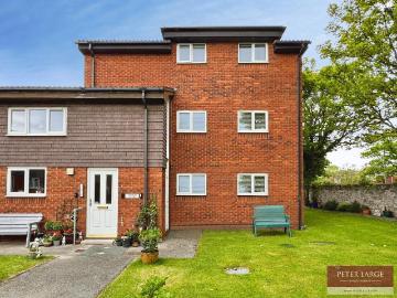 2 bedroom flat for sale