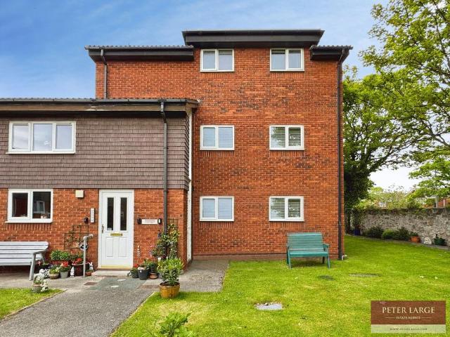2 bedroom flat for sale