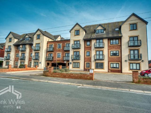 2 bedroom flat for sale
