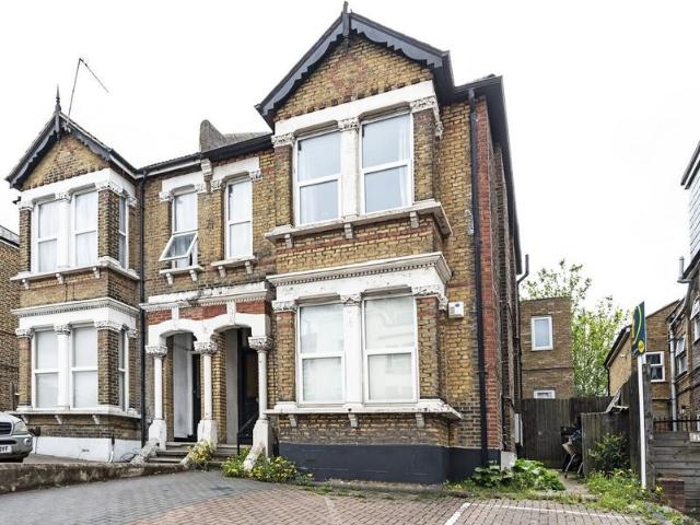 2 bedroom flat for sale