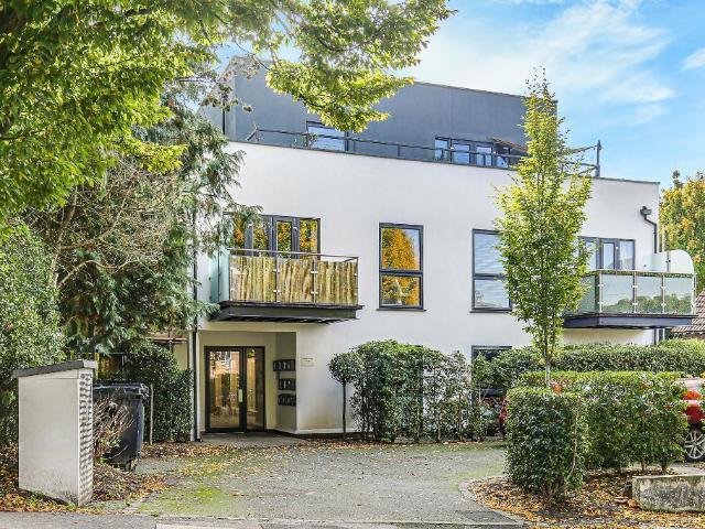 2 bedroom flat for sale