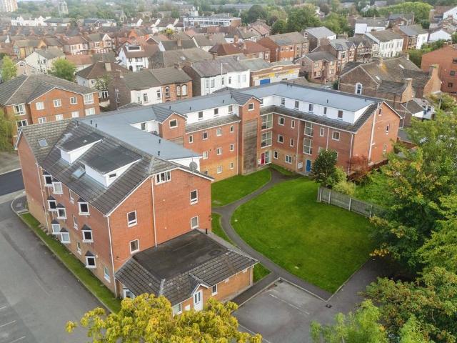 2 bedroom flat for sale