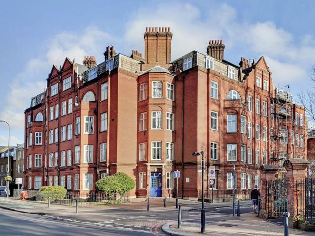2 bedroom flat for sale