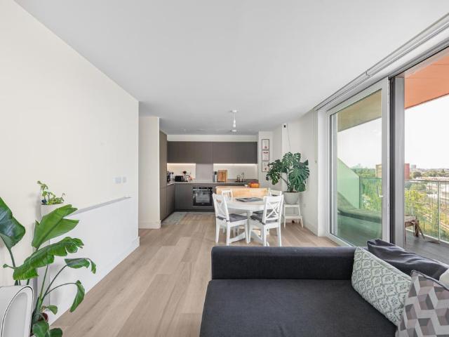 2 bedroom flat for sale