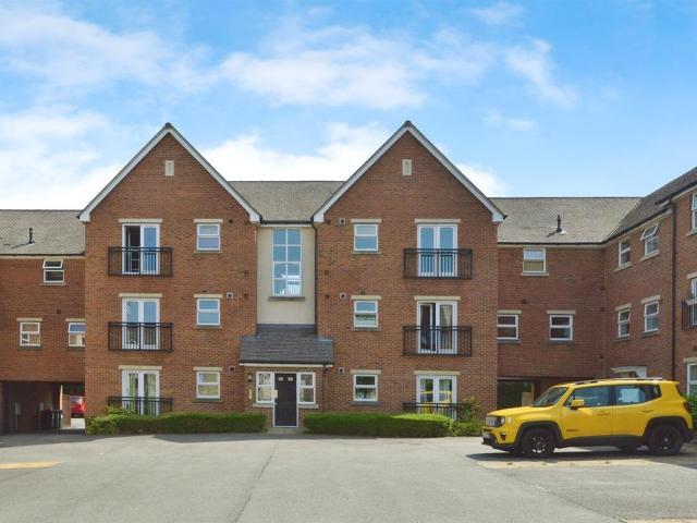 2 bedroom flat for sale