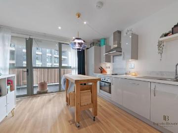 2 bedroom flat for sale