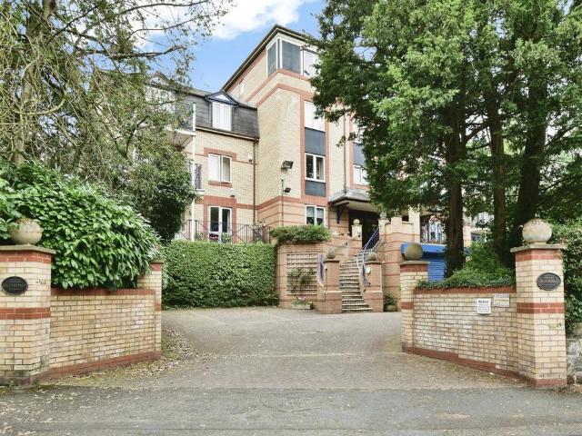 2 bedroom flat for sale