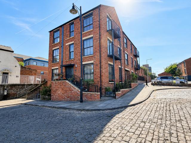 2 bedroom flat for sale