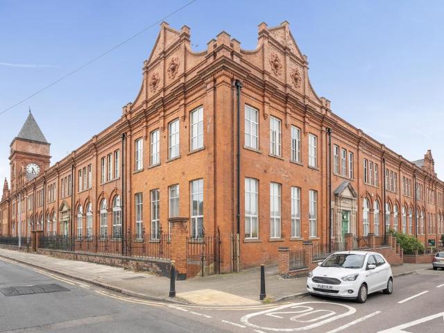 2 bedroom flat for sale