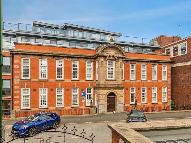 2 bedroom flat for sale