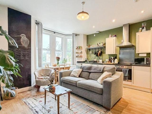 2 bedroom flat for sale