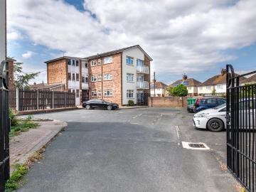 2 bedroom flat for sale