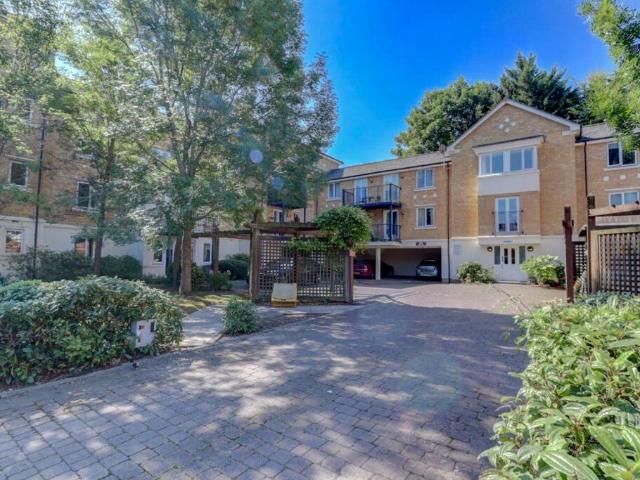 2 bedroom flat for sale